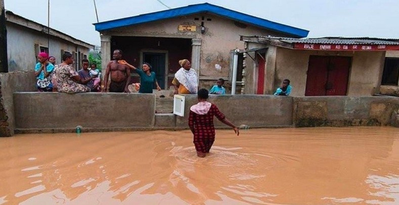 নাইজেরিয়ায় ভয়াবহ বৃষ্টিতে ঘরবাড়ি ধস, নিহত ২১