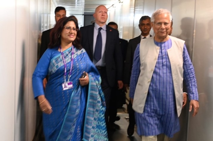 লন্ডনে পৌঁছেছেন প্রধান উপদেষ্টা ড. ইউনূস