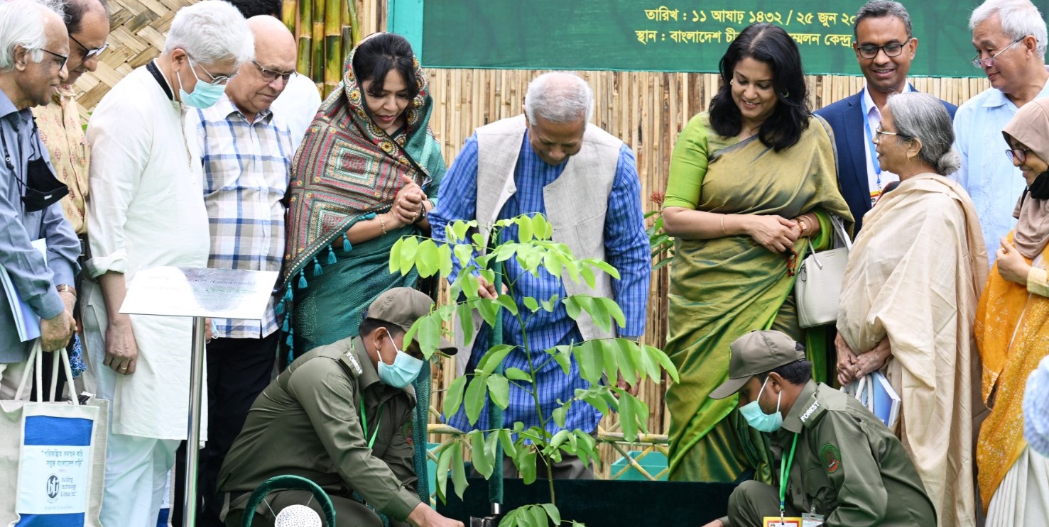 পরিবেশ সংরক্ষণে সবাইকে এগিয়ে আসার আহ্বান জানান ড. ইউনূস