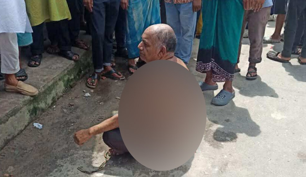 কুমিল্লায় আ. লীগ নেতাকে মারধর করে পুলিশে সোপর্দ