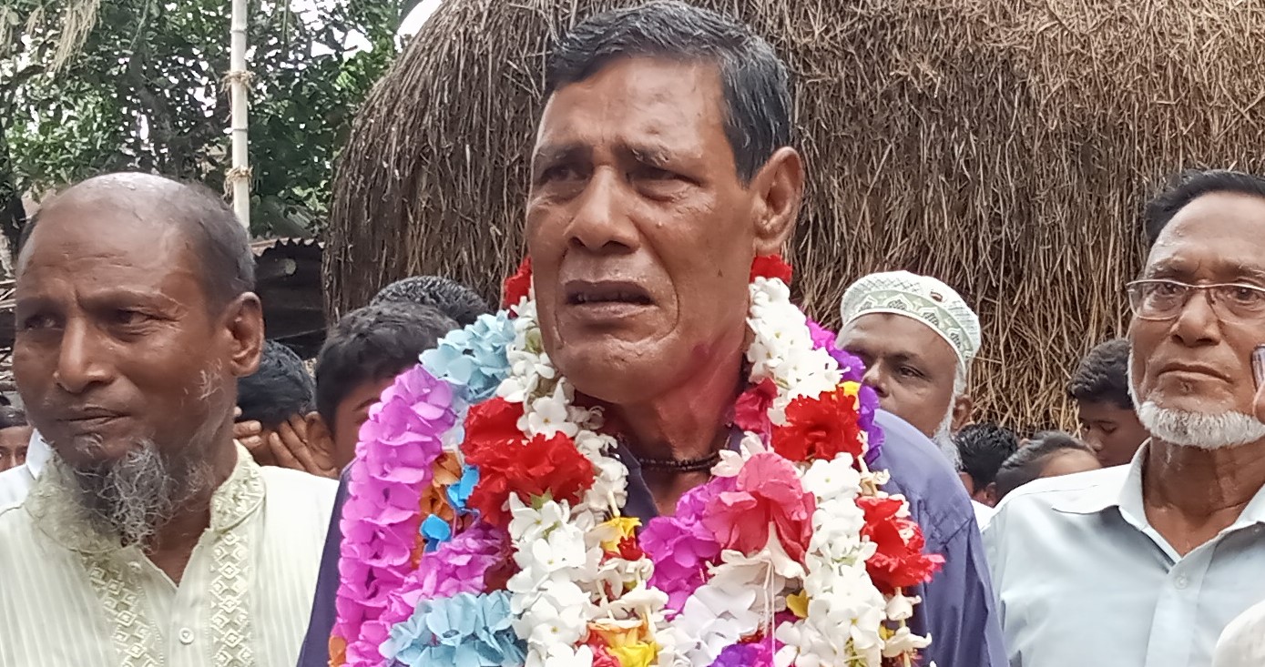 সুন্দরগঞ্জে নৈশ্য প্রহরী সন্তোষ চন্দ্র সরকারের রাজকীয় বিদায় 