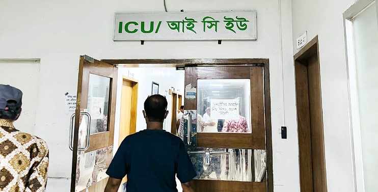 ‘আপু, আমাকে একটু পানি দাও।’ 