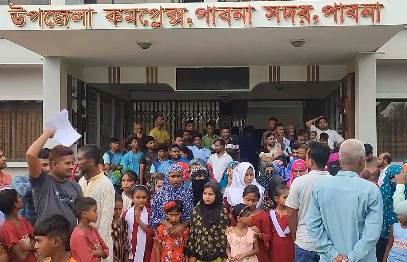 পাবনায় নৈশ্য প্রহরীর বিরুদ্ধে যৌন হয়রানির অভিযোগ