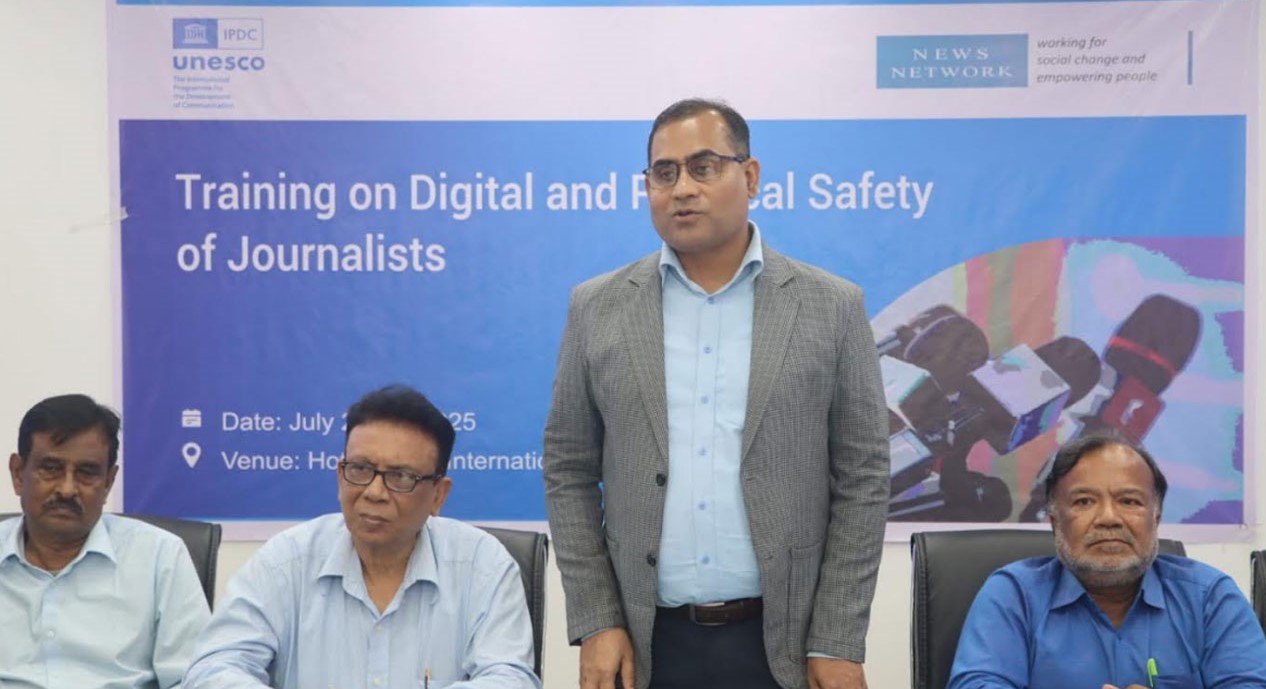 সাংবাদিকরা সর্বদা ঝুঁকির মধ্যে কাজ করেন: ডিসি সাইফুল