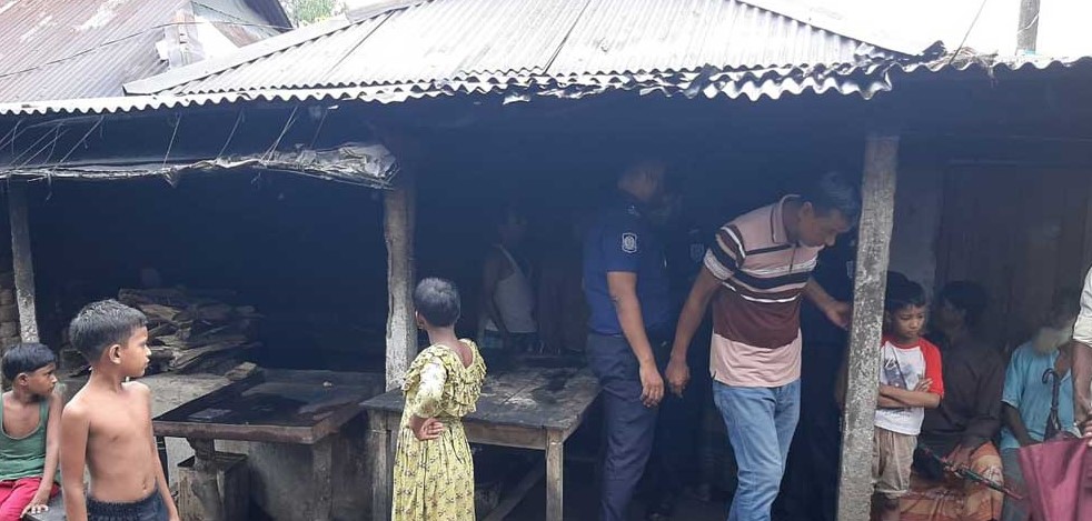 সাদুল্লাপুরে ‘বাকি না দেওয়ায়’ হোটেল মালিকের ছেলেকে গুলি