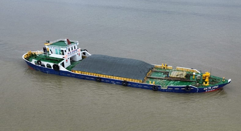 মোংলায় বাল্কহেড থেকে পড়ে নাবিক নিখোঁজ 