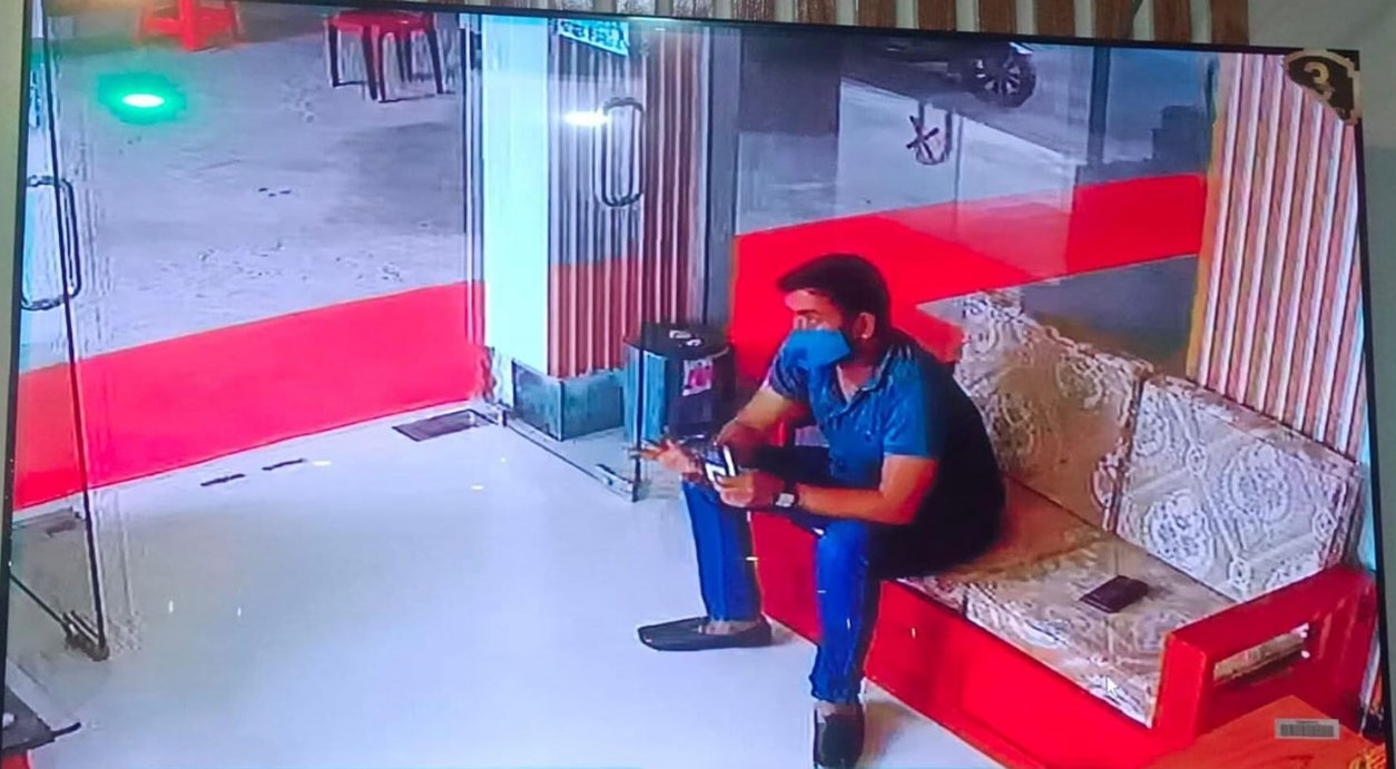 কুয়াকাটায় হোটেল থেকে ৪টি স্মার্ট টিভি নিয়ে পর্যটক উধাও