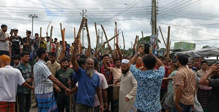 ফরিদপুরে বিক্ষোভ থেকে সড়ক অবরোধ