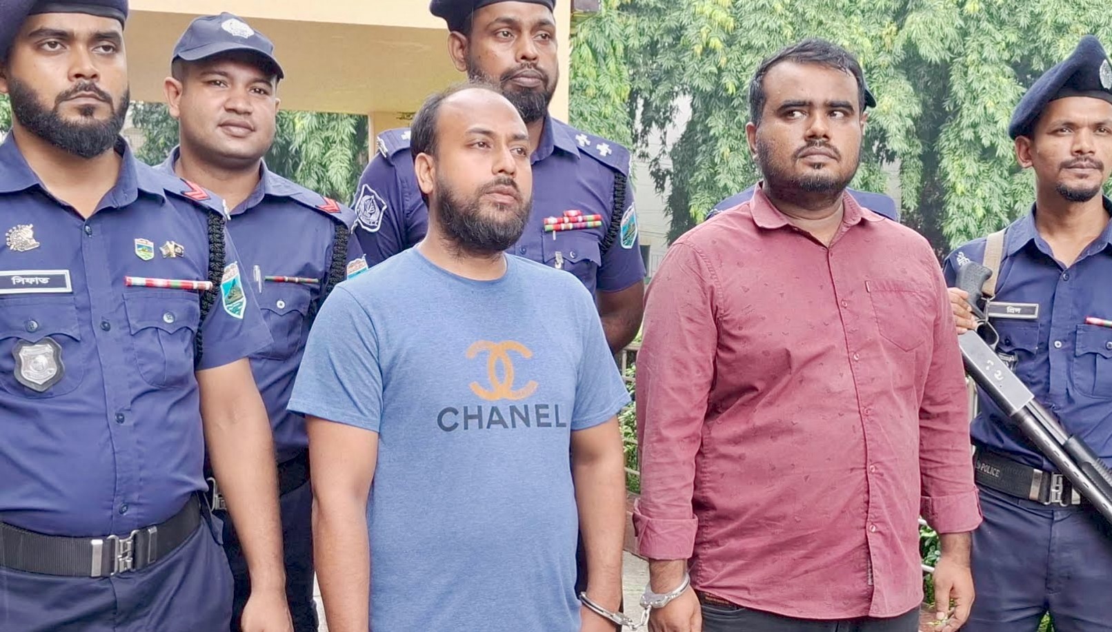 ভুয়া চার পুলিশ সদস্য ও গণঅধিকার নেতা পরিচয়ে চাঁদাবাজি, গ্রেফতার ২