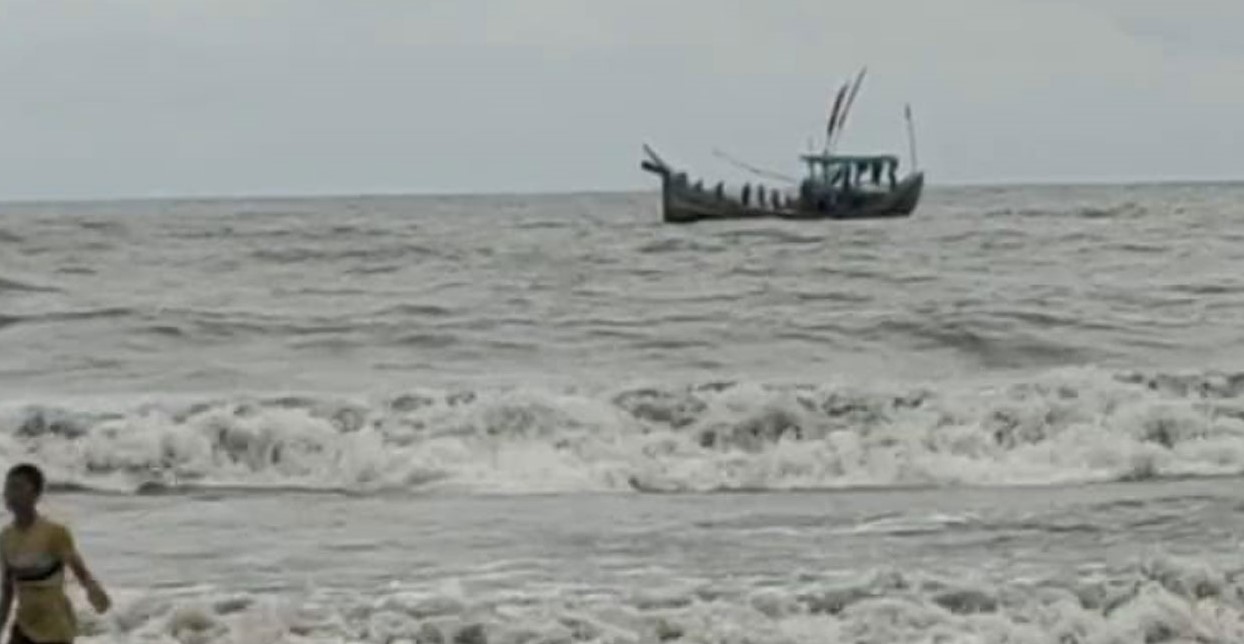 কুয়াকাটা সৈকতে ভেসে এলো অজ্ঞাত ব্যক্তির লাশ