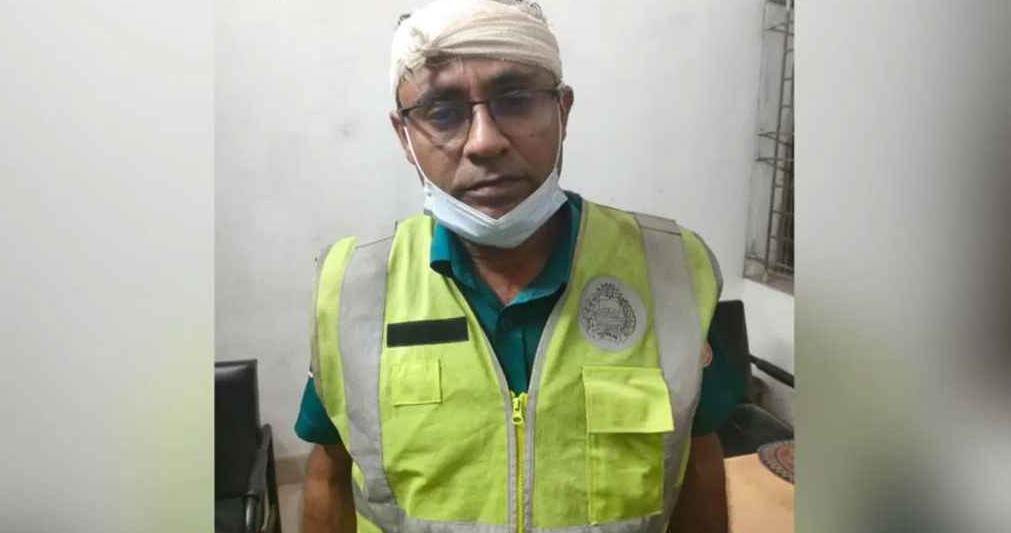 ট্রাফিক পুলিশের মাথা ফাটালেন অটোরিকশার চালক