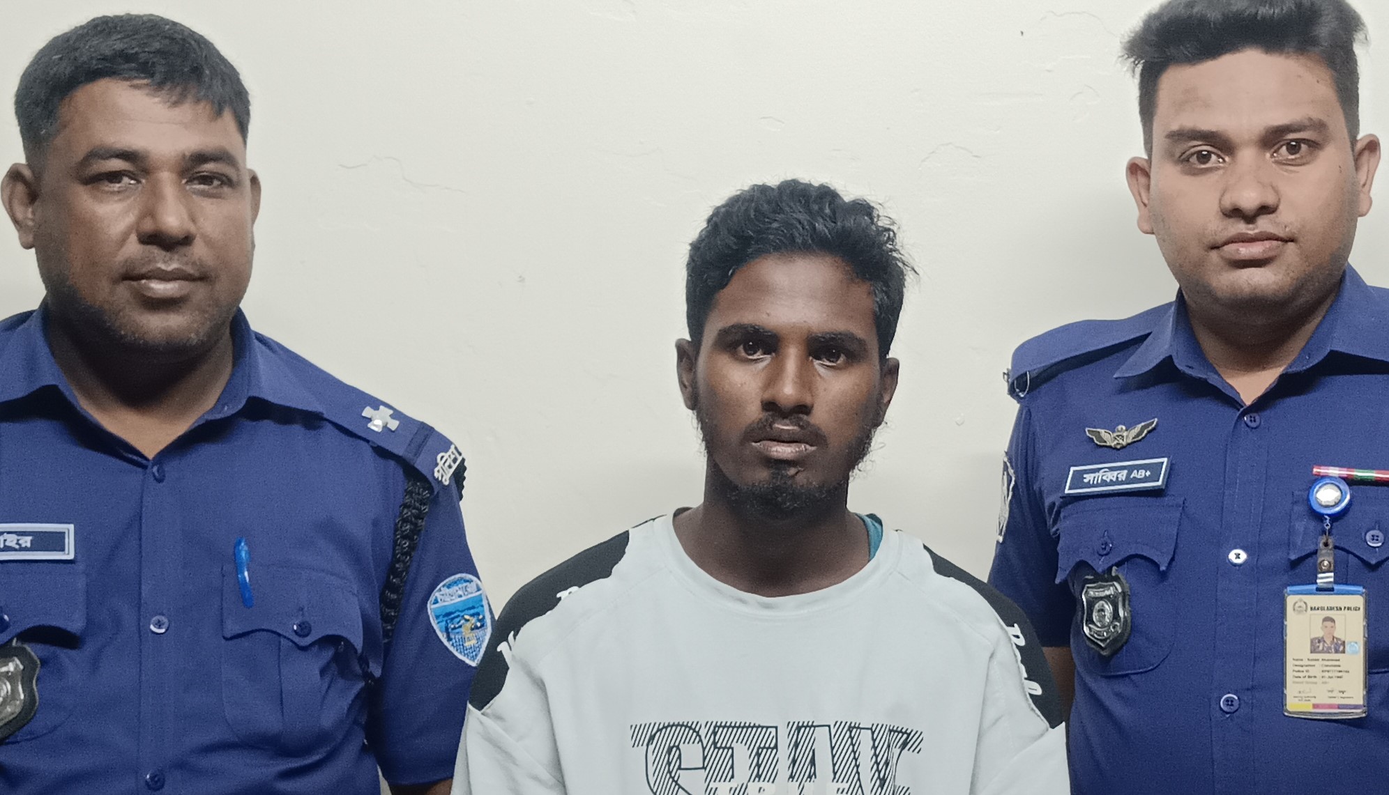 লোহাগাড়া থানায় ইয়াবাসহ যুবক আটক