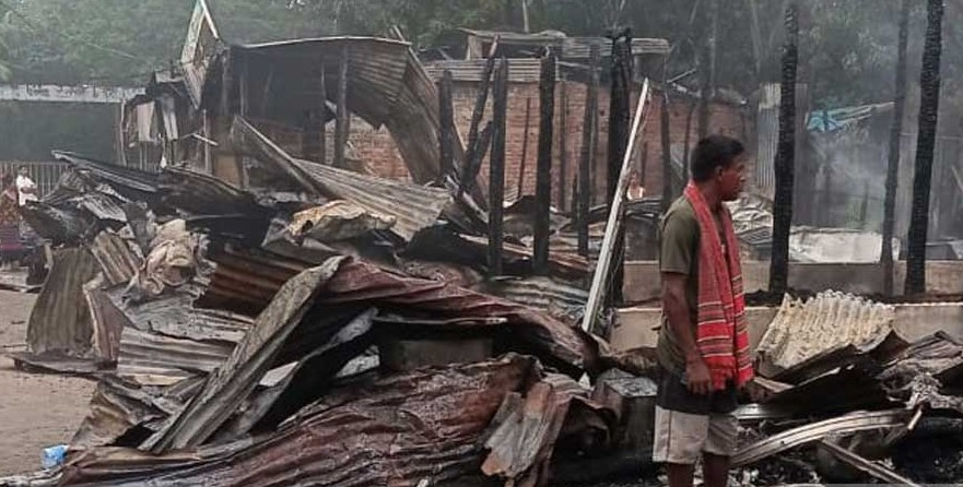 থানচিতে আগুনে পুড়ল ১৩টি দোকান