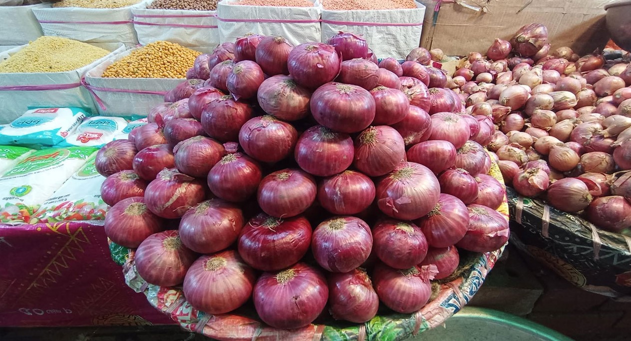 পেঁয়াজের দামে লাগাম টানতে আমদানির সুপারিশ ট্যারিফ কমিশনের