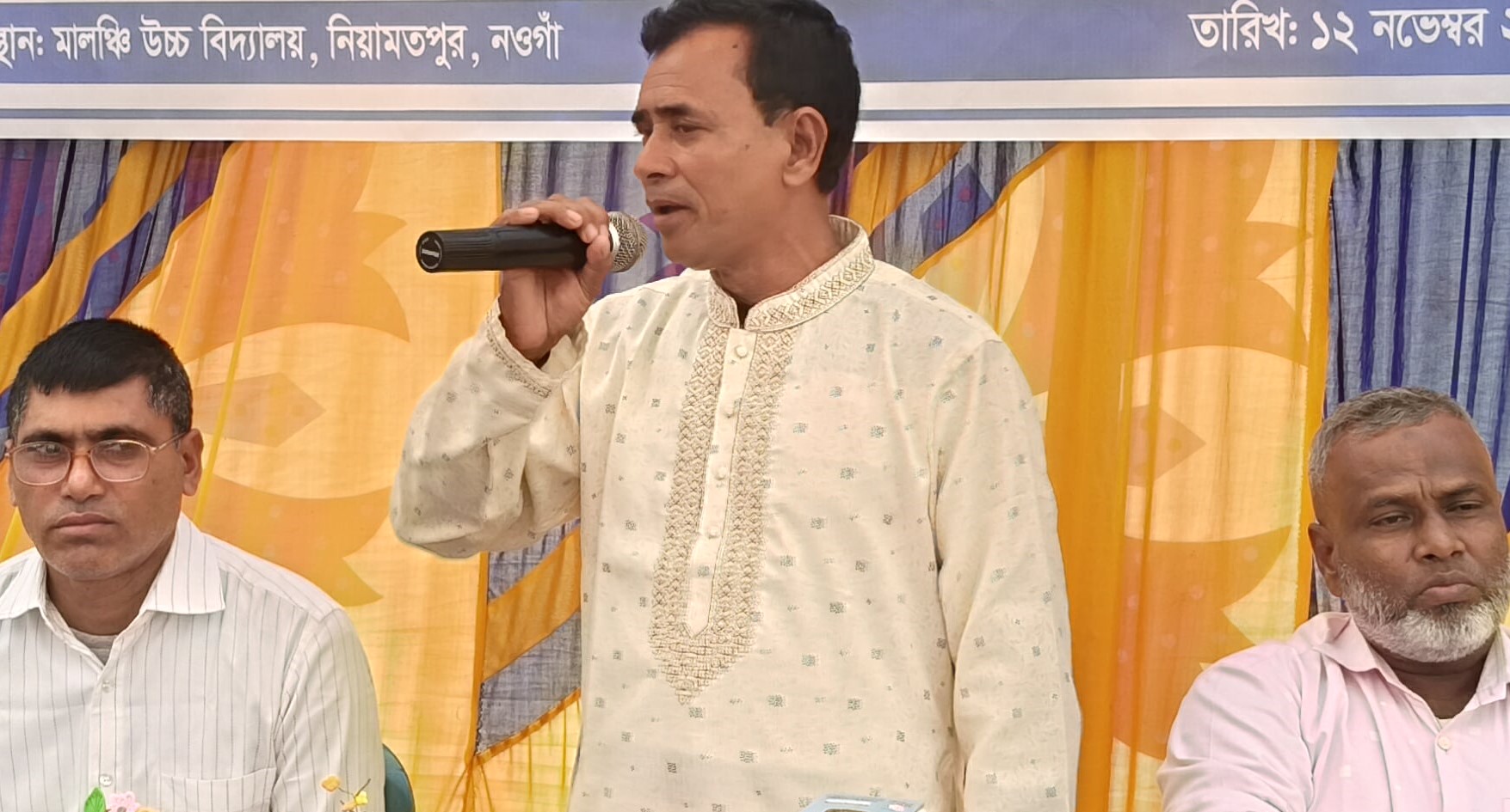 নিয়ামতপুরে বর্জ্য ব্যবস্থাপনা বিষয়ে সচেতনতামূলক সভা অনুষ্ঠিত