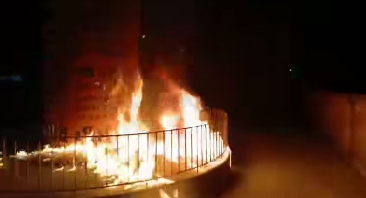 বরগুনায় জুলাই শহীদ স্মৃতিস্তম্ভে অগ্নিসংযোগ