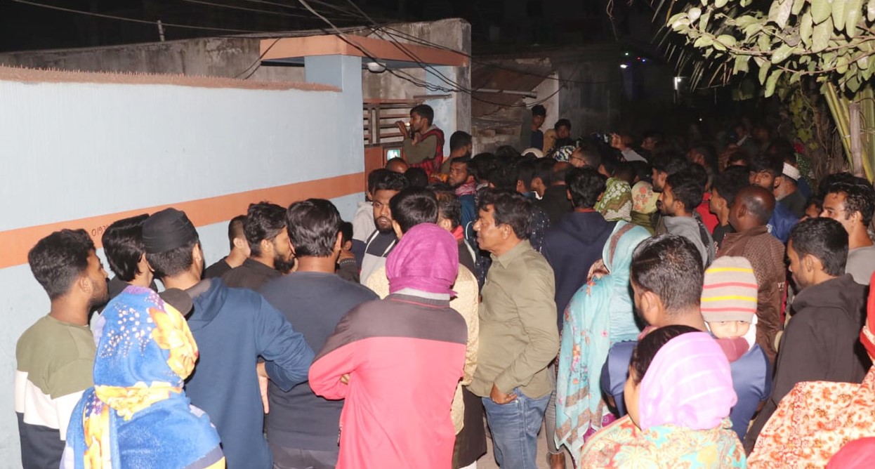 খুলনায় একই পরিবারের তিনজনের মরদেহ উদ্ধার  