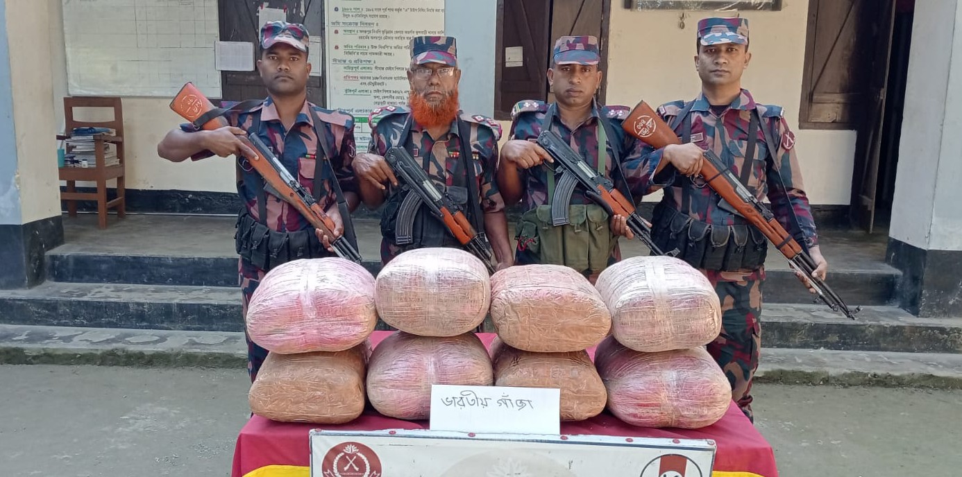 ফুলবাড়ী সীমান্তে দেড় লক্ষাধিক টাকার গাঁজা উদ্ধার 