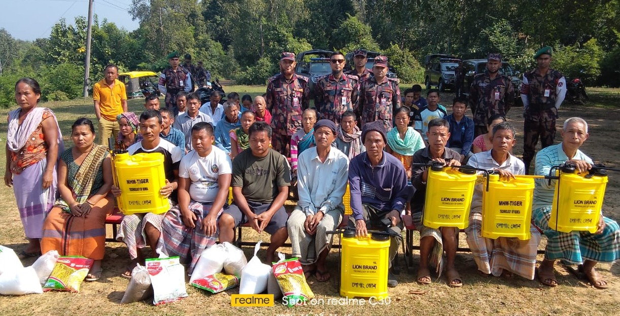 পানছড়িতে বিজিবি কর্তৃক বিবিধ সমগ্রী বিতরণ