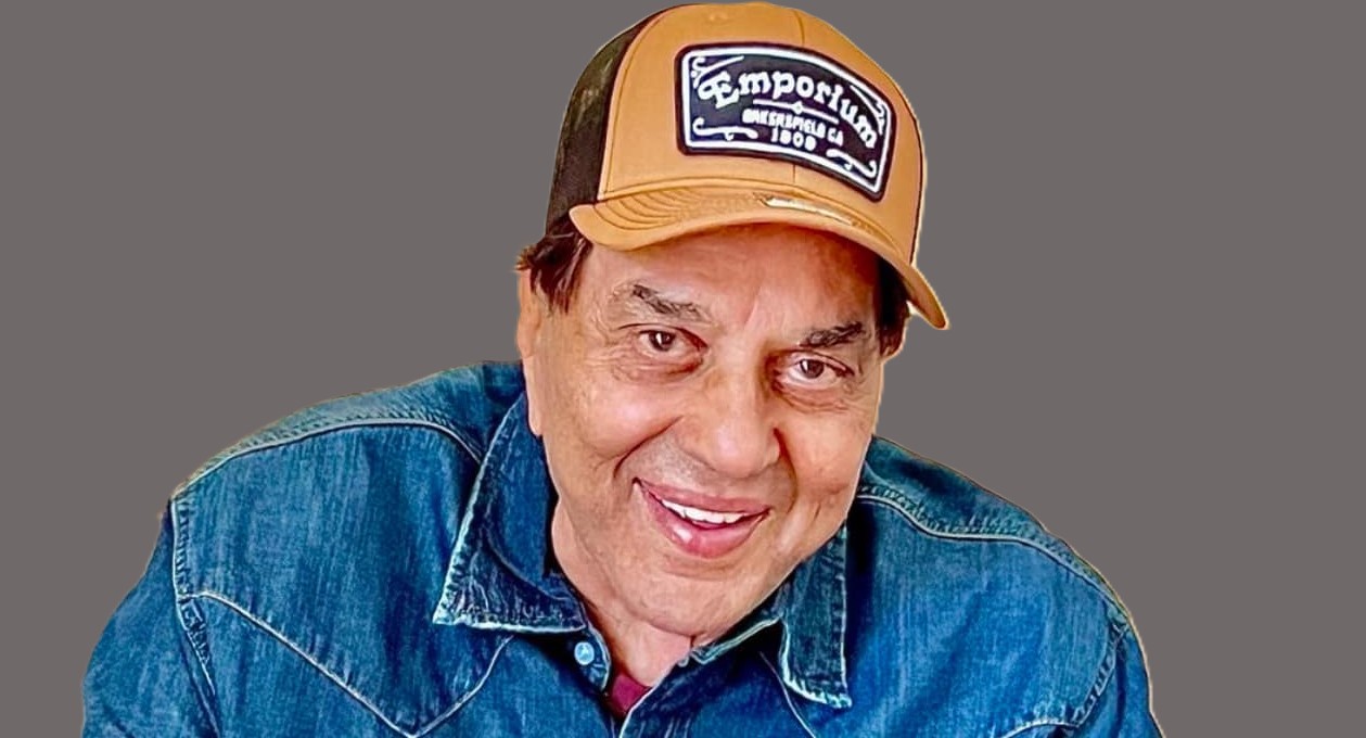 যে সিনেমার মাধ্যমে সাফল্যের দেখা পান ধর্মেন্দ্র