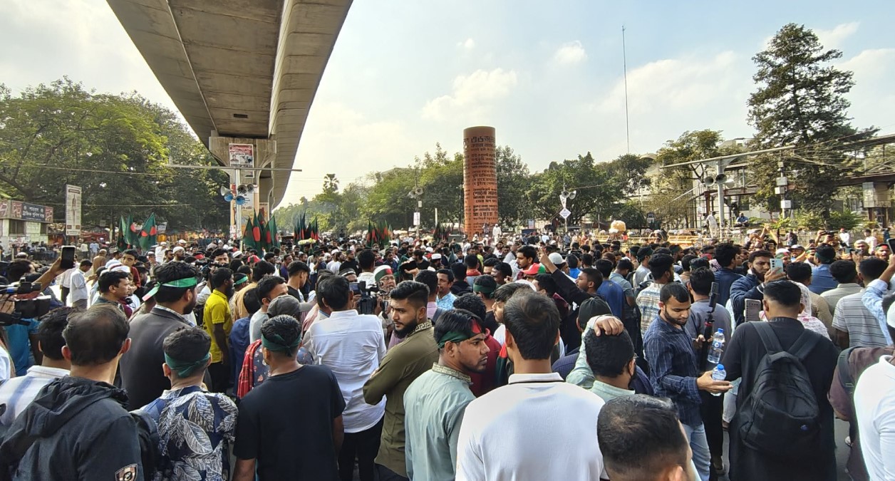 শাহবাগ থেকে ভারতীয় পণ্য বয়কটের ডাক