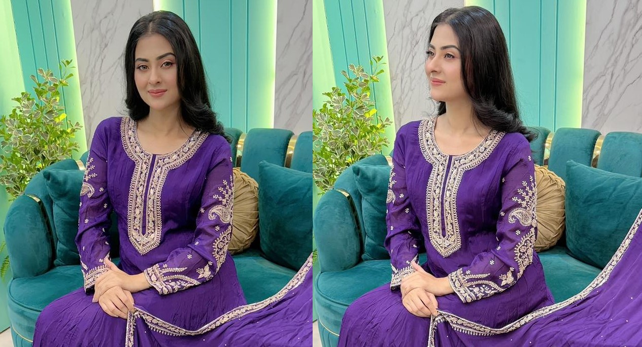 বেগুনি আভায় নজর কাড়লেন বুবলী