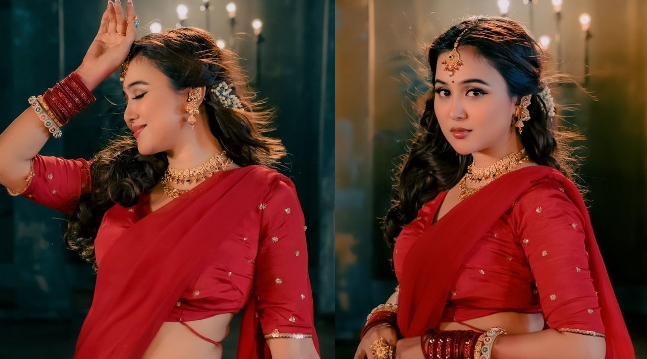 মুগ্ধতা ছড়াল চমকের ‘চুড়ি ছাম ছাম’ লুক