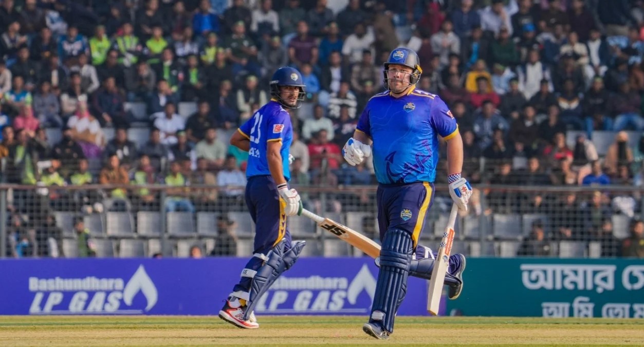 রাজশাহীকে পেছনে ফেলে শীর্ষে চট্টগ্রাম