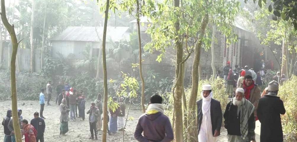 নাগেশ্বরীতে গৃহবধূকে কুপিয়ে হত্যা, স্বামী নিখোঁজ