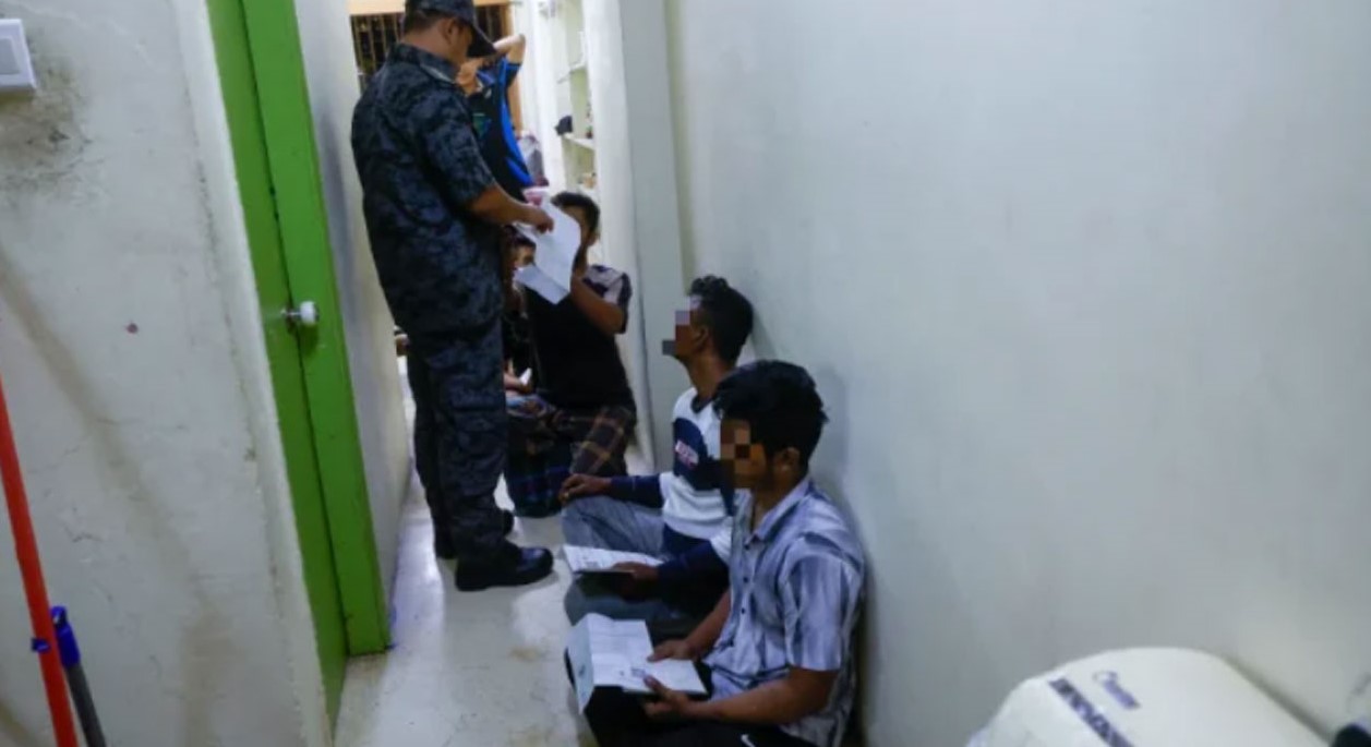 কুয়ালালামপুরে অভিযানে বাংলাদেশিসহ আটক ১৫০