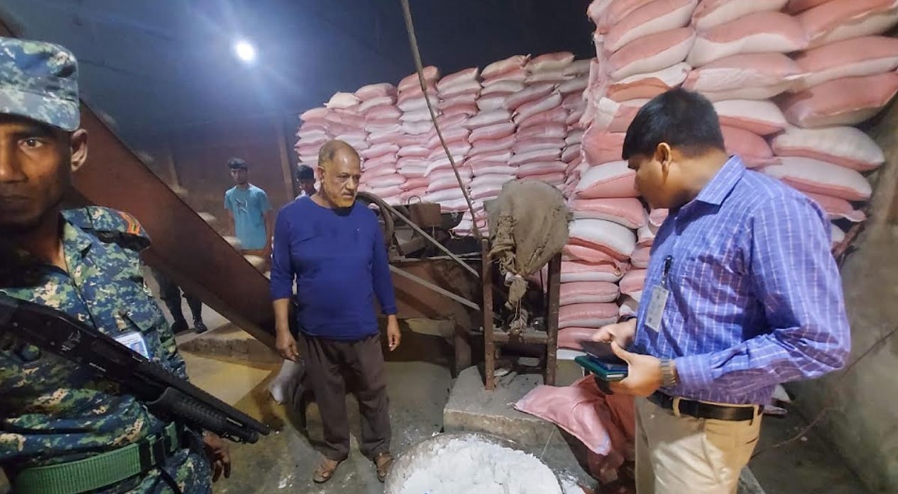প্রতি বস্তায় ২৫০ গ্রাম মুড়ি কম, কারখানা মালিককে জরিমানা