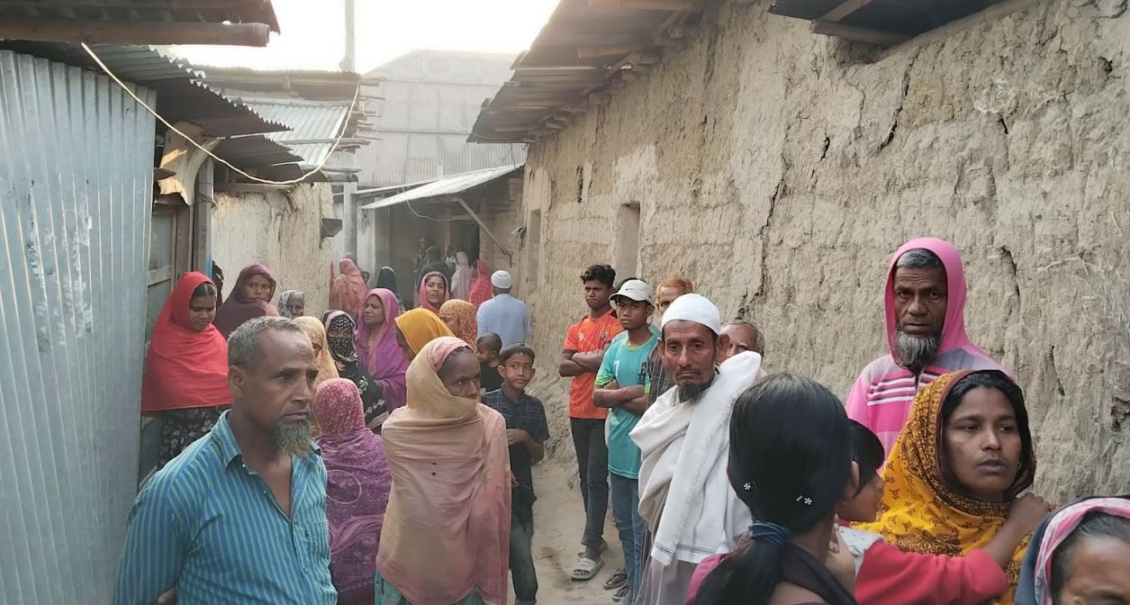 ঘরে গৃহবধূর ঝুলন্ত মরদেহ, স্বামী পলাতক