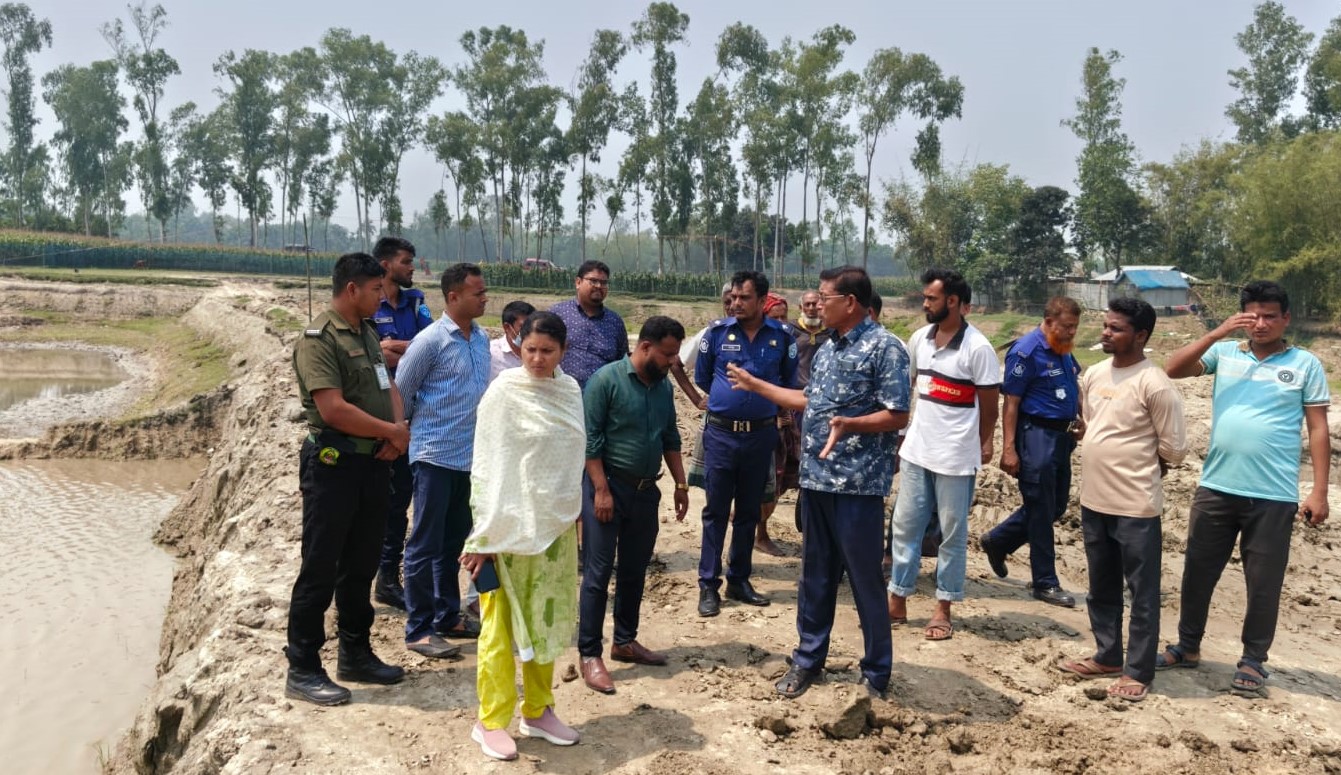 ফুলবাড়ীতে অবৈধভাবে মাটি উত্তোলন, ভ্রাম্যমাণ আদালতে জরিমানা