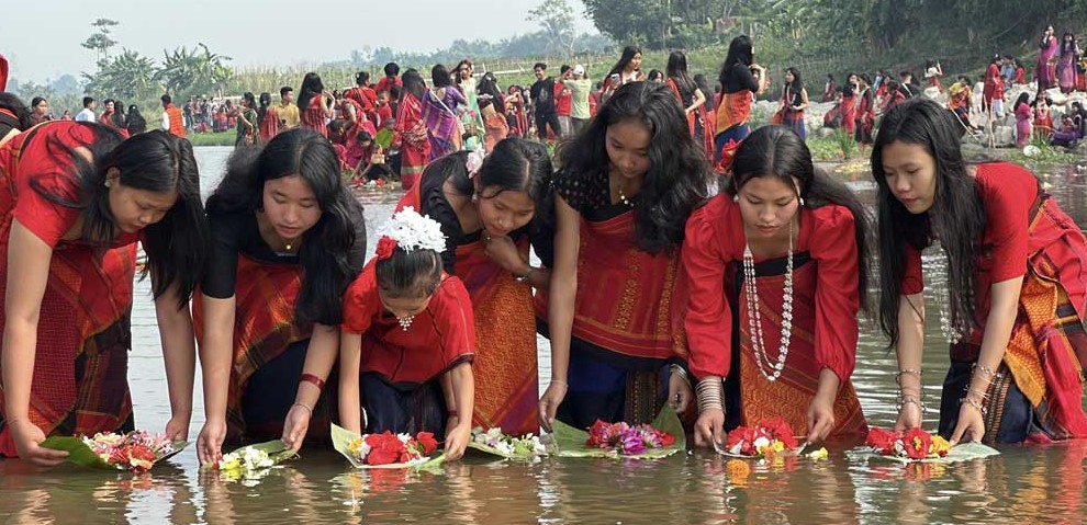 নদীতে ফুল ভাসিয়ে বিজু উৎসব শুরু, পাহাড়ে মঙ্গল ও শান্তি কামনা
