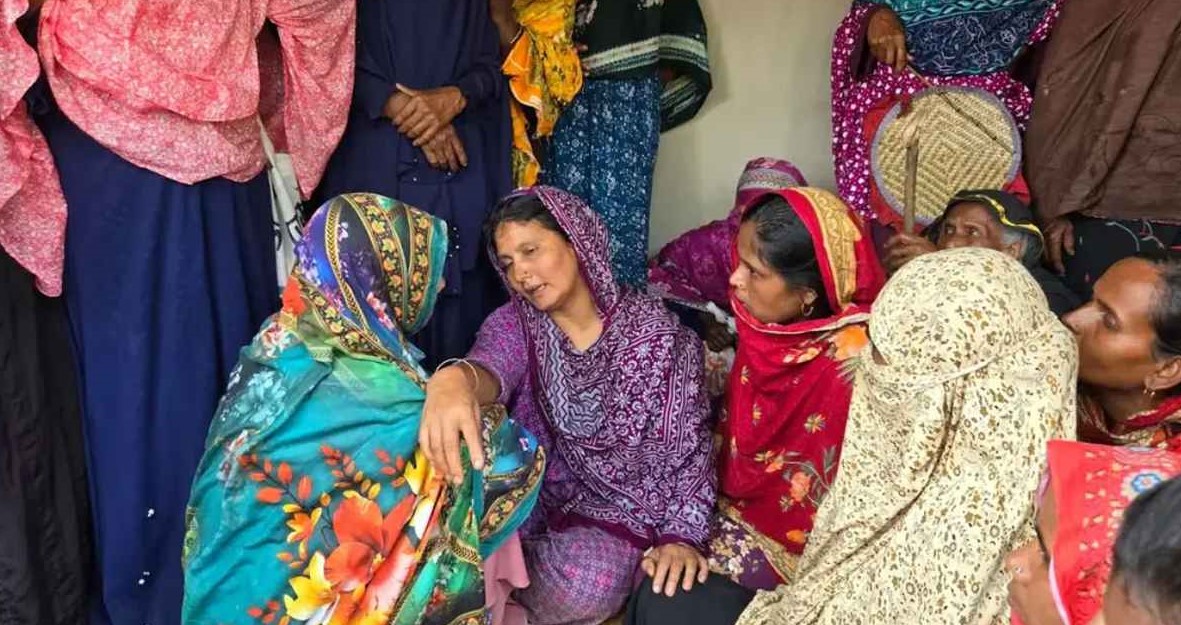 বাংলাদেশে এক রাতে ৭ জনকে গলাকেটে হত্যা