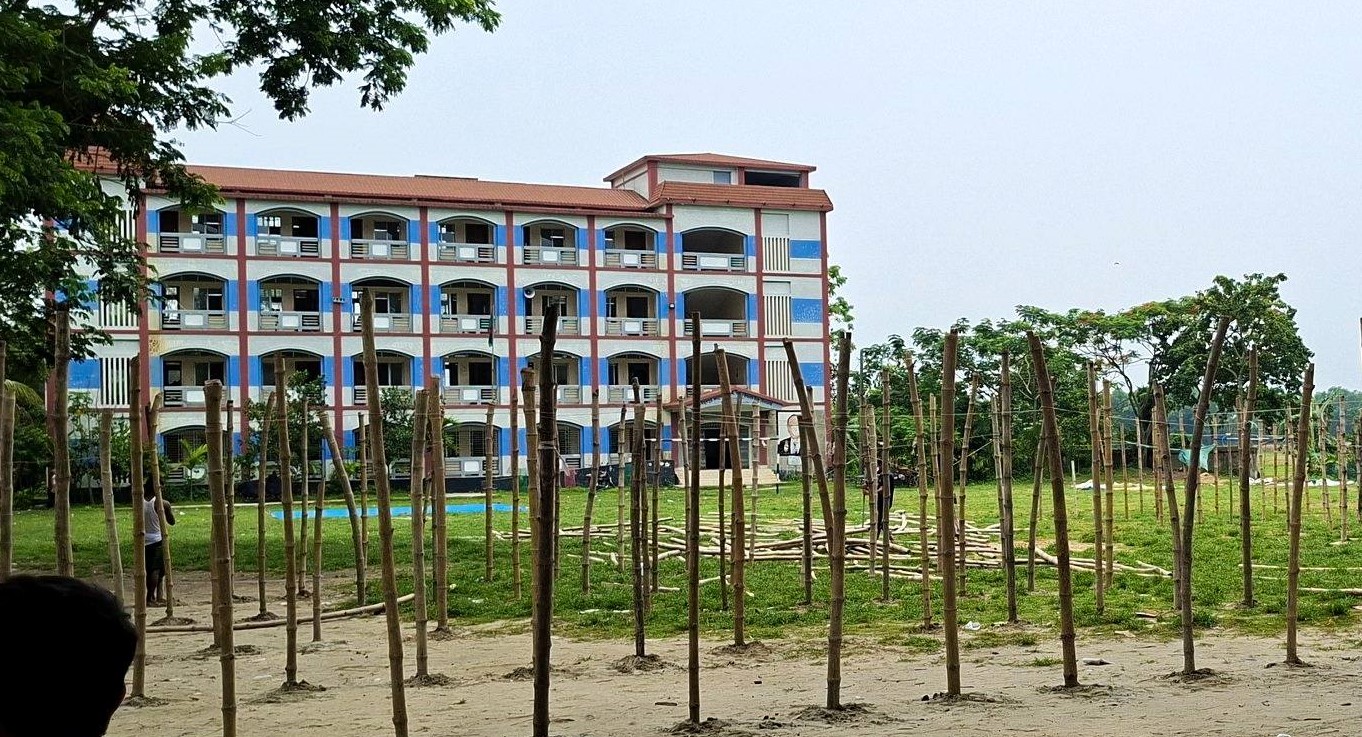 আইয়ুবপুর স্কুল এখন গরু ছাগলের বাজার