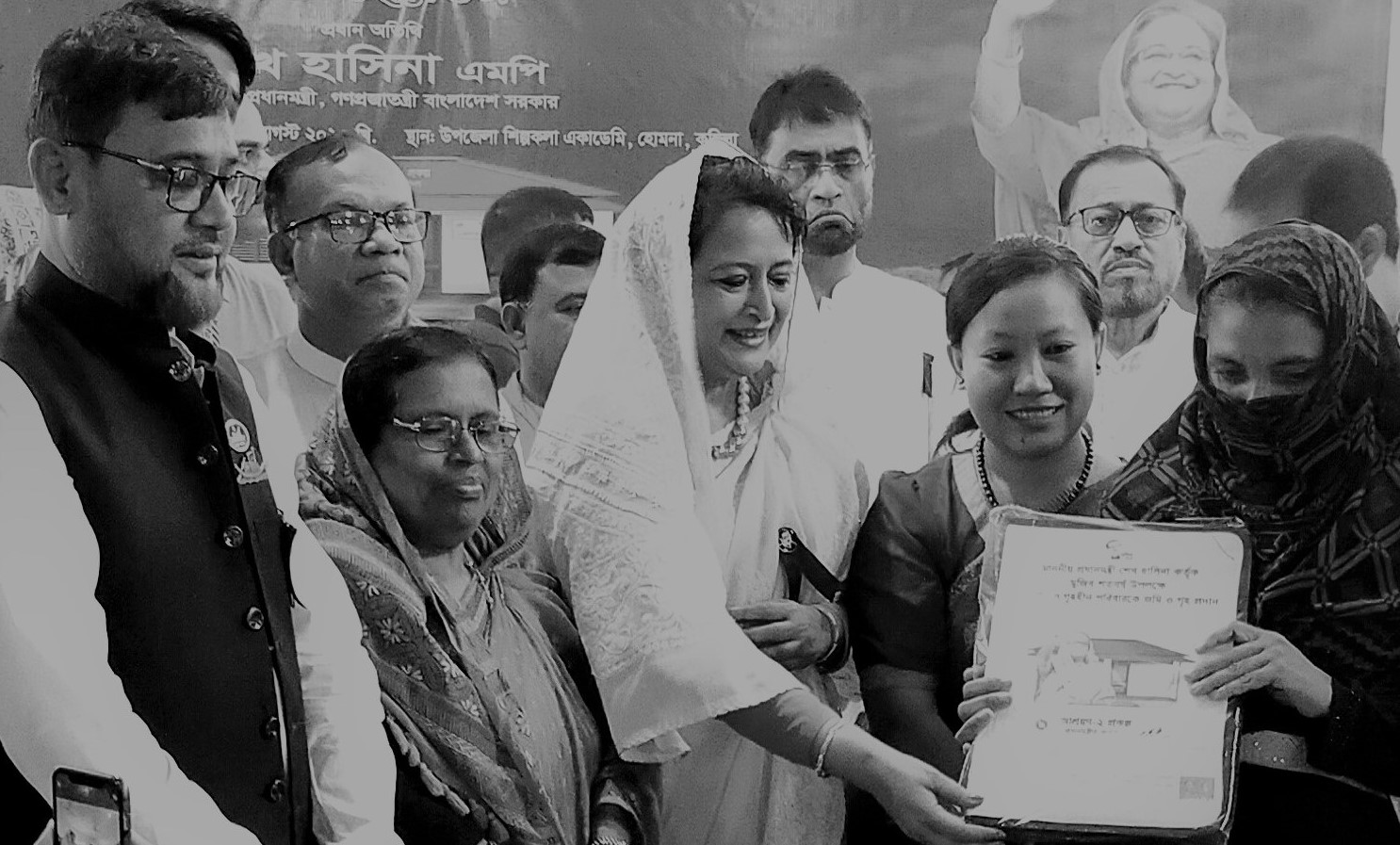 হোমনায় প্রধানমন্ত্রী শেখ হাসিনার উপহার