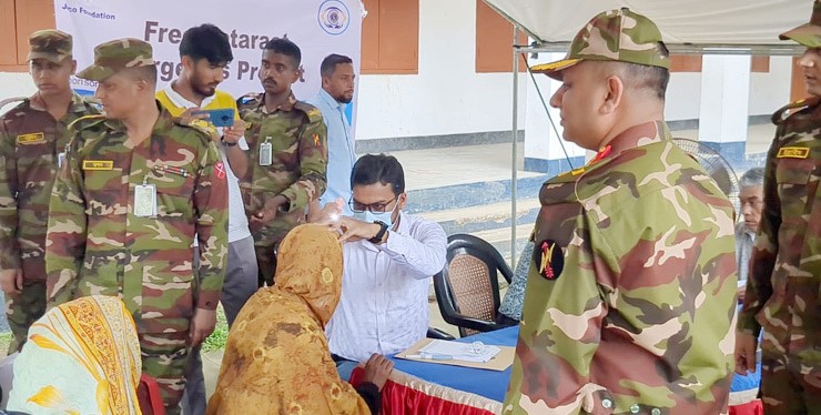 গুইমারায় পাঁচ শতাধিক চক্ষু রোগীকে সেনাবাহিনীর বিনামূল্যে চিকিৎসা