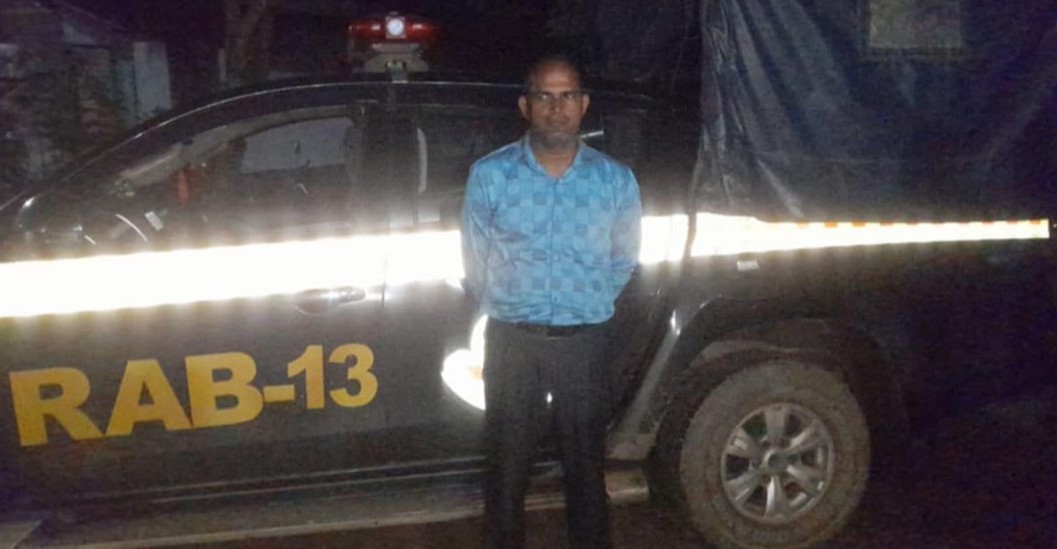 পার্বতীপুরে সেনাবাহিনীর হাতে এনসিপি নেতা গ্রেপ্তার