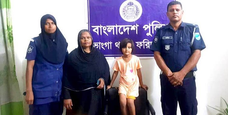 পুলিশের সহযোগিতায় পরিবার ফিরে পেলো হারিয়ে যাওয়া শিশু
