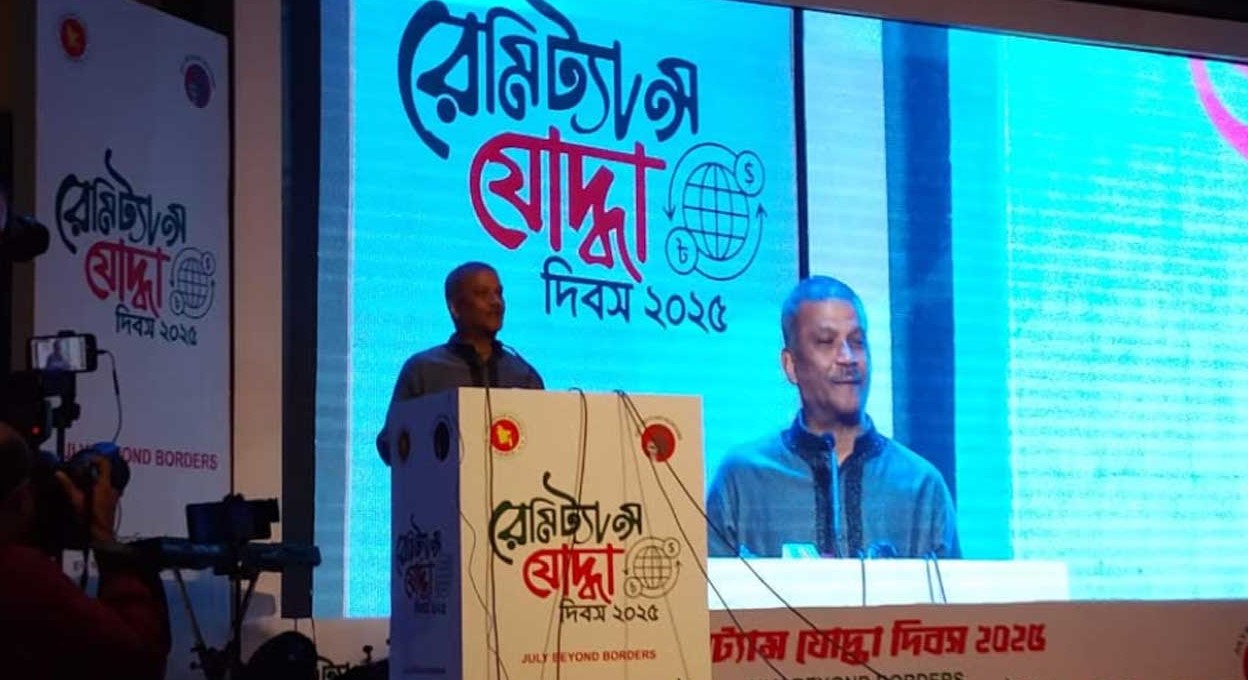 বিদেশ মানেই বেহেশত মনে করবেন না: আসিফ নজরুল