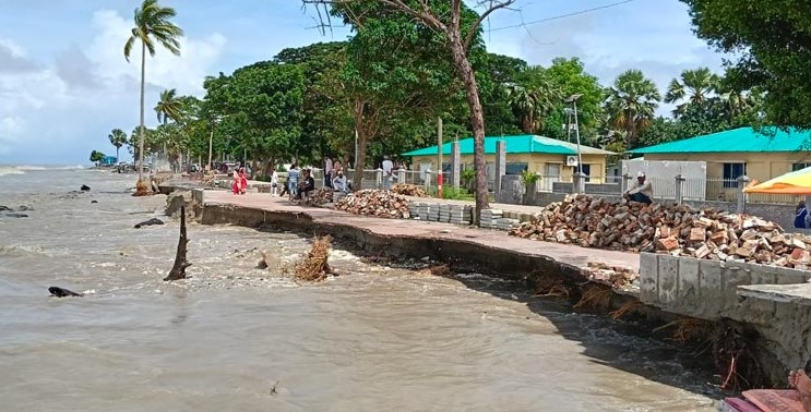কুয়াকাটার ৫ কোটি টাকার মেরিন ড্রাইভ সড়ক অপরিকল্পিত প্রকল্প