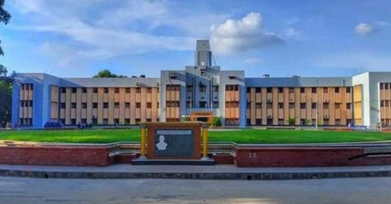 রাবিতে অনির্দিষ্টকালের জন্য ক্লাস পরীক্ষা বন্ধ ঘোষণা