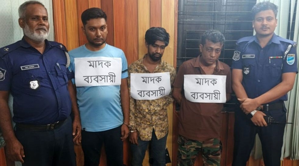 আশুলিয়ায় ইয়াবাসহ তিন মাদক কারবারি আটক