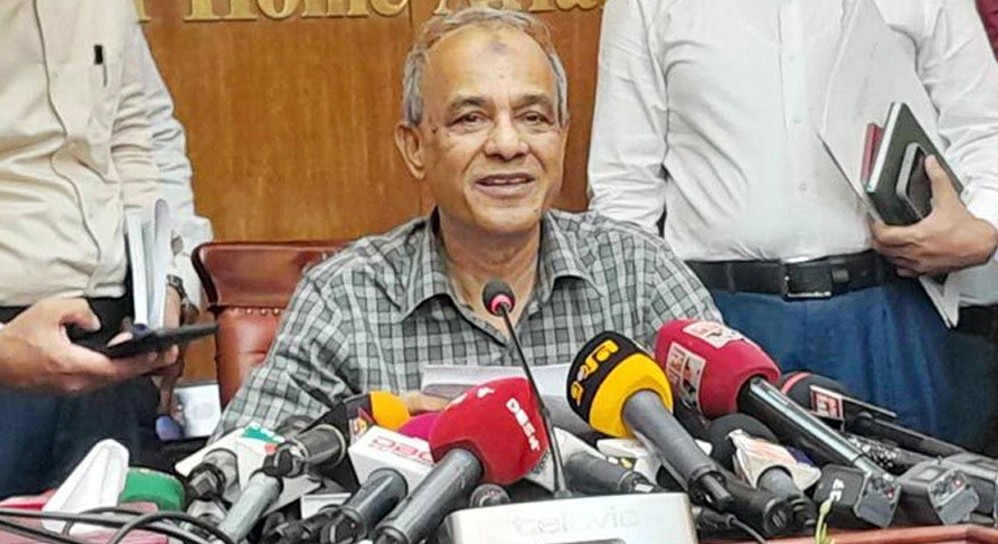 ছেলে-মেয়ে সবাই দেশে, একা গিয়ে কী করব
