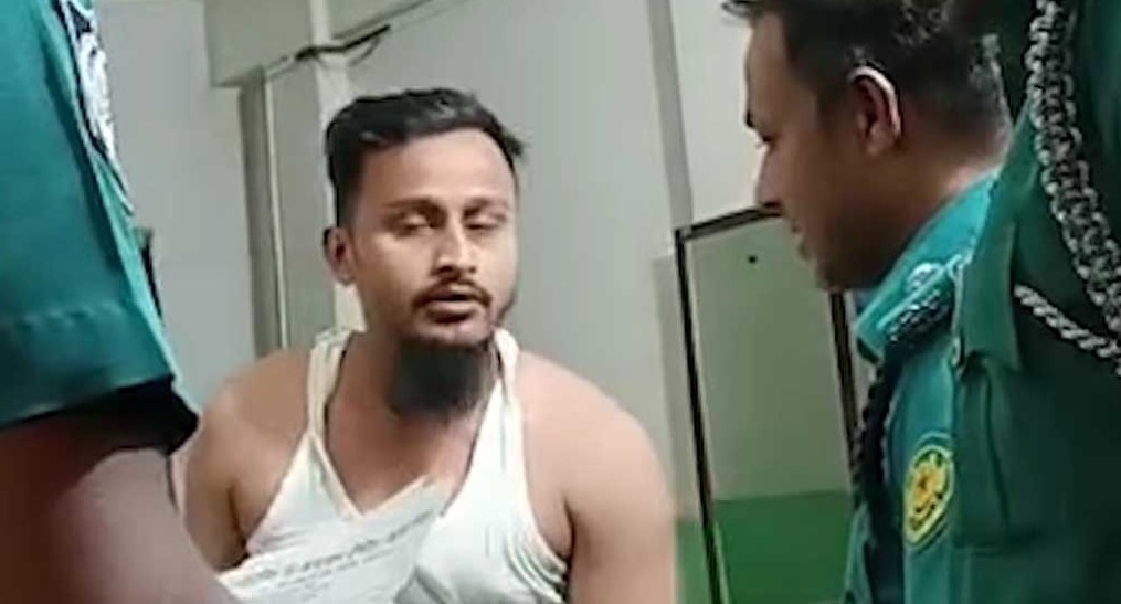 হোটেলে-মেসে আওয়ামী লীগ কর্মীদের খোঁজ, মোবাইল তল্লাশি