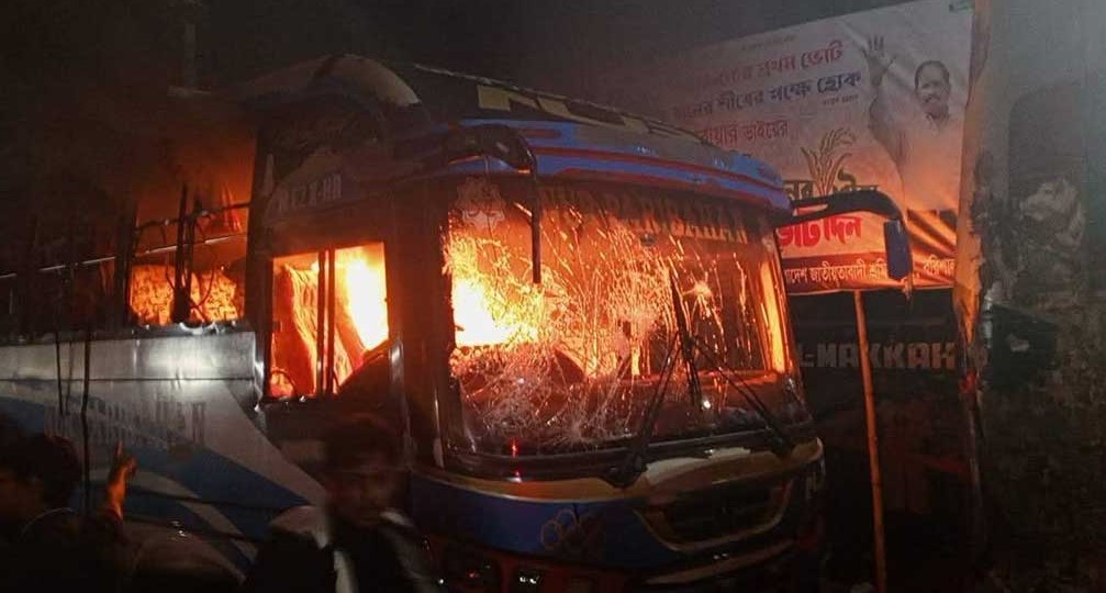 বরিশালে টার্মিনালে শতাধিক বাস ভাঙচুর