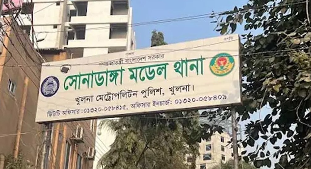 খুলনায় স্ত্রীর সামনে স্বামীকে গুলি ও জবাই করে হত্যা