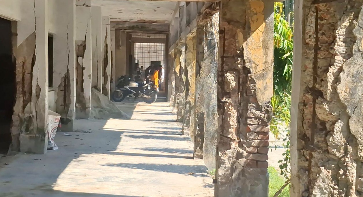 শতবর্ষী কলেজে ঝুঁকিপূর্ণ ভবনে চলছে ১১ হাজার শিক্ষার্থীর পাঠদান