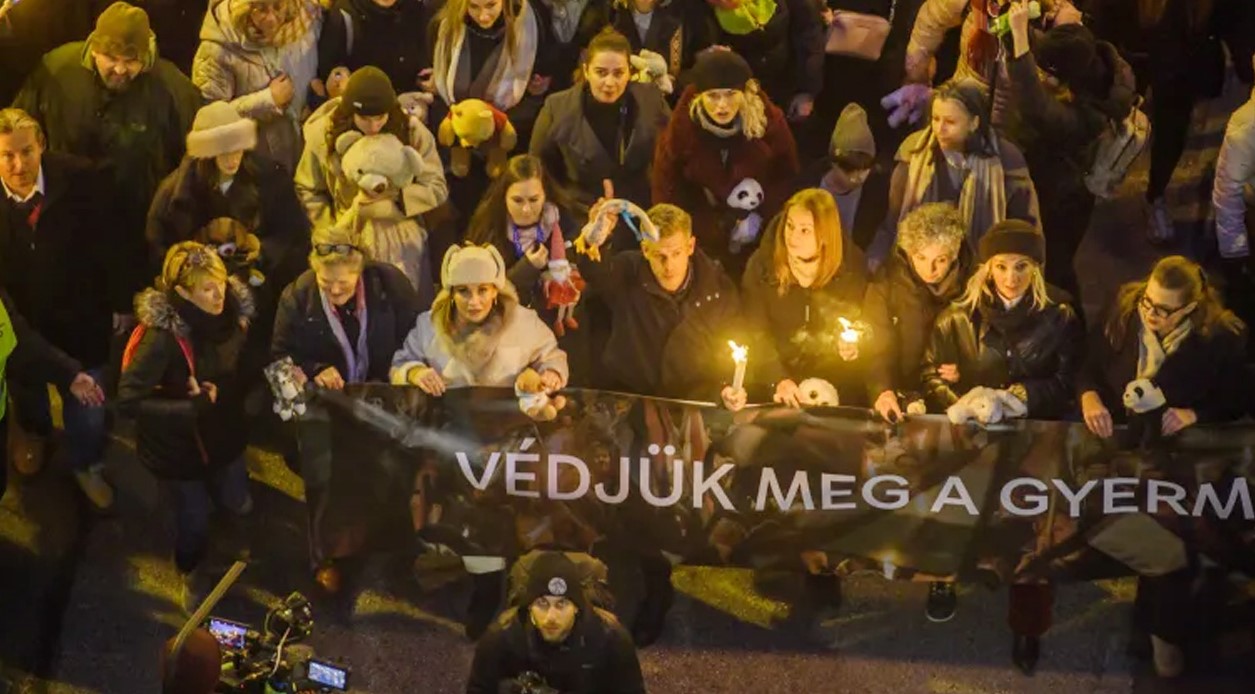 হাঙ্গেরির প্রধানমন্ত্রীর পদত্যাগের দাবিতে বিক্ষোভ